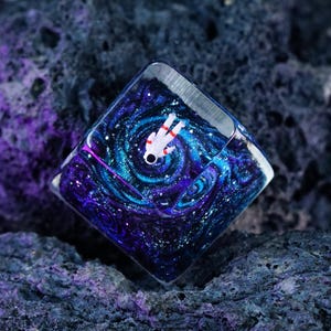 Handgjord Space Galaxy Artisan-tangentbord för mekaniska tangentbord | Unik resin-astronaut Starry Night-anpassad PC-spelgåva