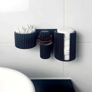 Praktisches Beauty-Organizer-Set – Montage ohne Bohren | clipform Beauty-Plus-Set mit Schiene, Wattestäbchen-, Wattepad- & Haargummi-Butler