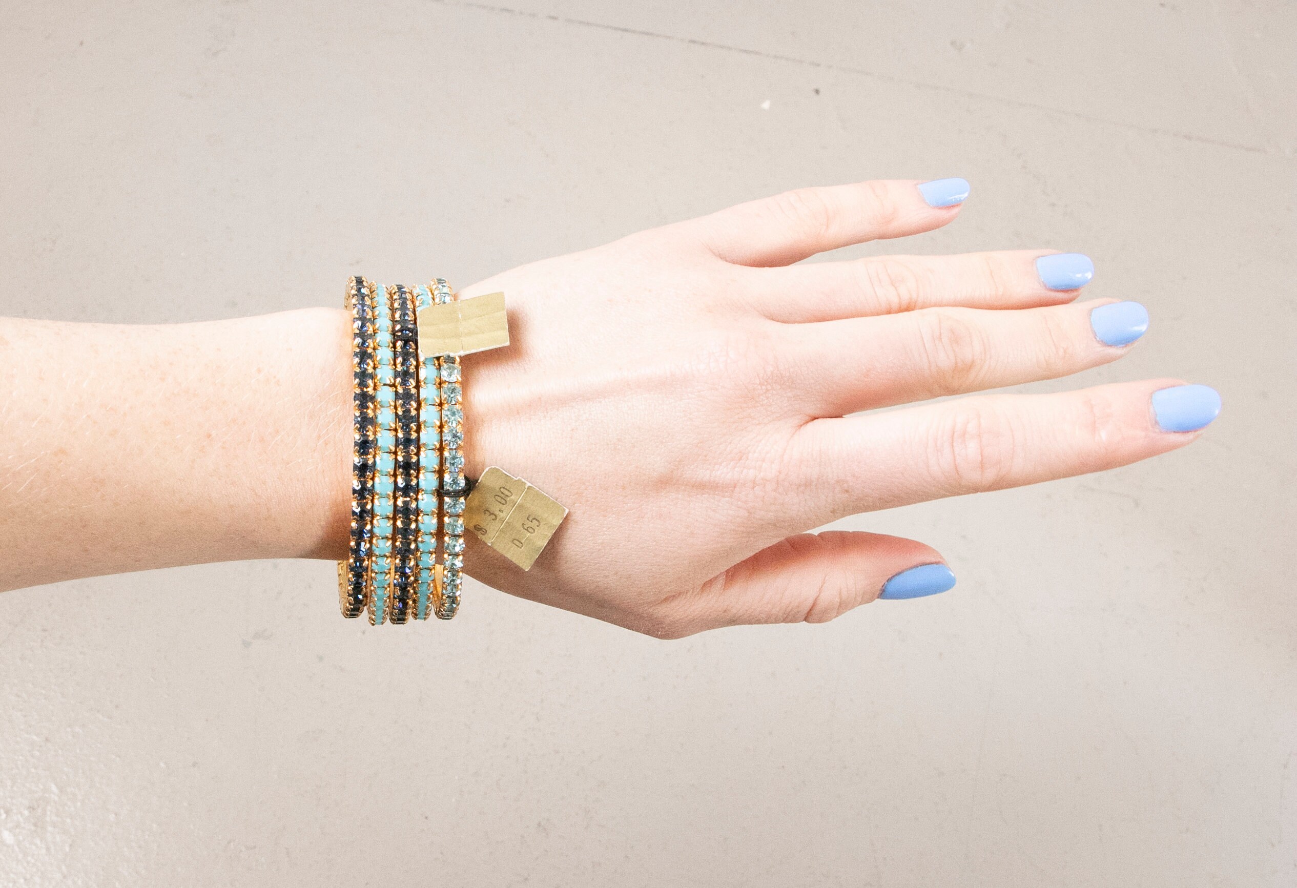 Lot De 5 Bracelets Jonc Vintage En Résine Avec Strass - Multicolores - Occasion
