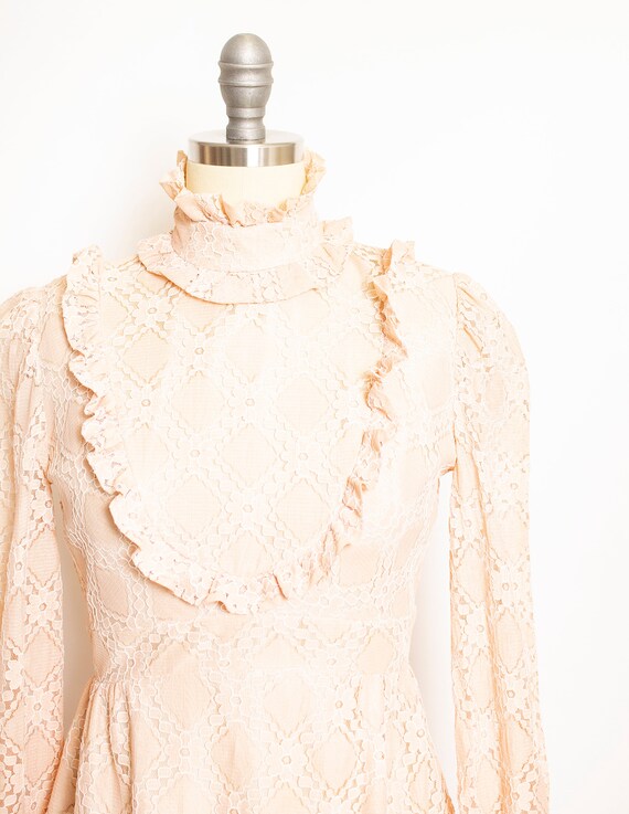 1970s Maxi Dress Beige Nude Lace Peasant Prairie S - image 6