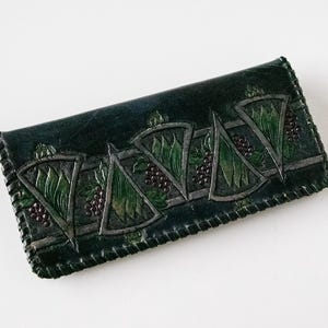 Cartera de cuero repujado de los años 70 con estampado floral del oeste