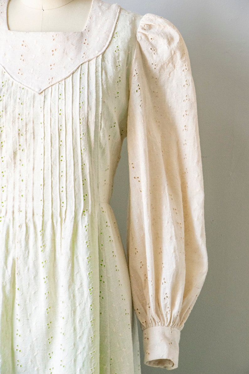 1970s Maxi Dress Green Eyelet Lace M image 4