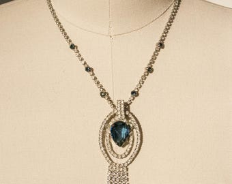 Collar de diamantes de imitación de los años 50 con juego de puntas, bisutería azul iridiscente