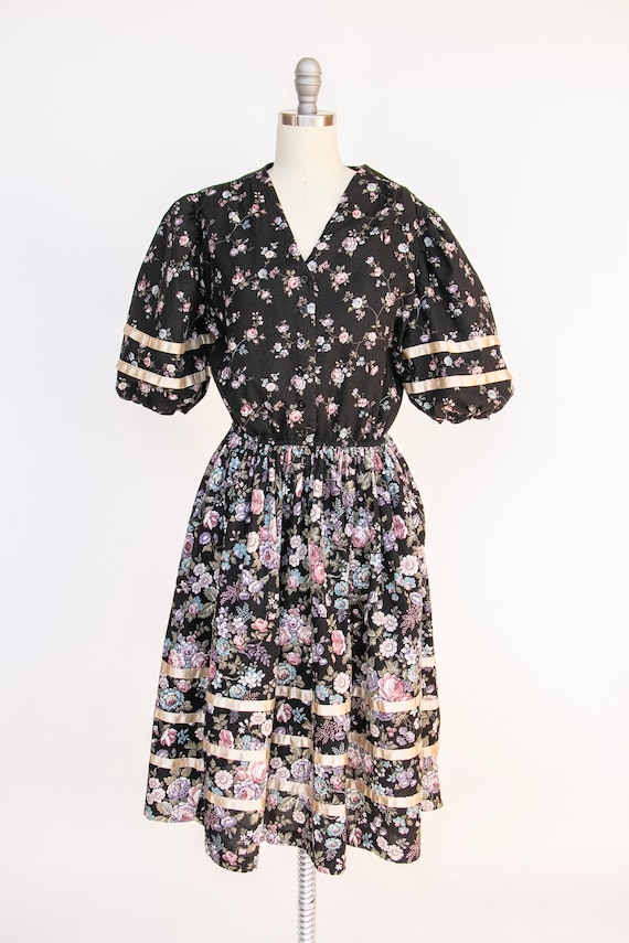 1970s Shirtwaist Dress Dark Floral Cotton Full Ski