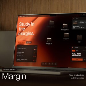 Puede incluir: Un ordenador portátil que muestra una interfaz digital con tonos naranja oscuro y negro. La pantalla presenta el texto Study in the margins, un widget de reproductor de música, iconos de archivos y un temporizador en 25:00. La palabra Margin aparece debajo.