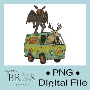 Könnte beinhalten: Digitale Illustration eines grünen Vans mit dem Text "THE MYSTERY MACHINE". Eine dunkle Kreatur mit Flügeln steht oben, und eine skelettartige Figur fährt. Das Bild enthält den Text "PNG Digital File".