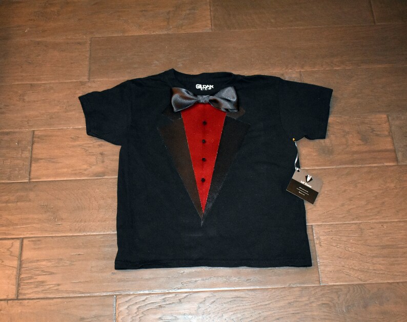 Stylish Sophistication: Lil Tuxes Big Boy Newborn Tuxedo Shirt for Special Occasions image 2