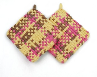 Traditional Woven Kitchen Pot Holders, 5 1/2 Inch Square 100% Cotton Potholders, Yellow Kitchen Potholders, Retro Farmhouse Kitchen Hot Pads