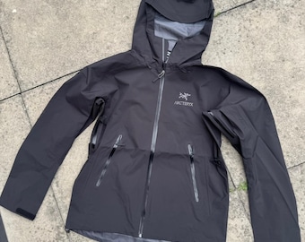 【S】ARC’TERYX Beta LT Jacket Black Arc'teryx Beta LT Jacket for Men | Lightweight, Waterproof, and