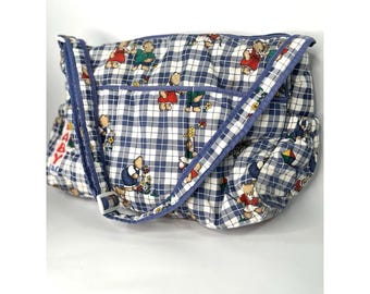 Bolso cambiador vintage para bebé con estampado floral de ositos y forro de vinilo.