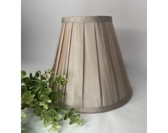 Vintage veckad sidenlampskärm, lantligare belysning, krämfärgad tygskärm, traditionell bordslampskärm, vintage heminredning