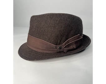 Sombrero Stetson Fedora vintage marrón, talla pequeña/mediana, con cinta y botón.