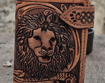 Cartera de cuero repujado hecha a mano: diseño de león, estilo vaquero occidental.