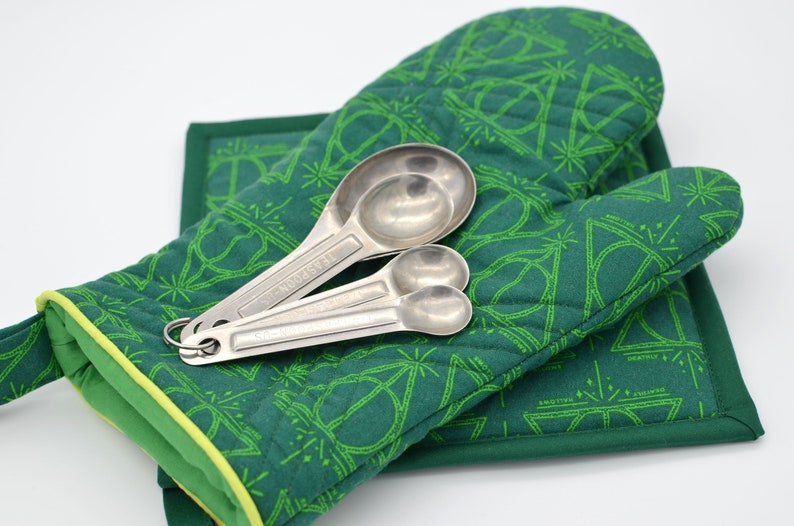 Harry Potter Green Deathly Hallows Style Pot Holder
