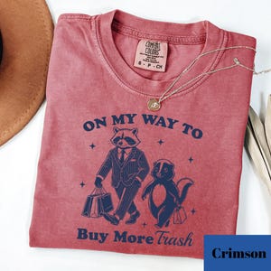 ゴミを買いに行く途中のシャツ、面白いアライグマのグラフィックTシャツ、ユーモラスな皮肉Tシャツ、ゴミパンダのシャツ