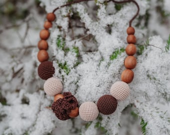 Collier classique en bois de pommier - marron chocolat et beige, fait main en Europe, KangarooCare