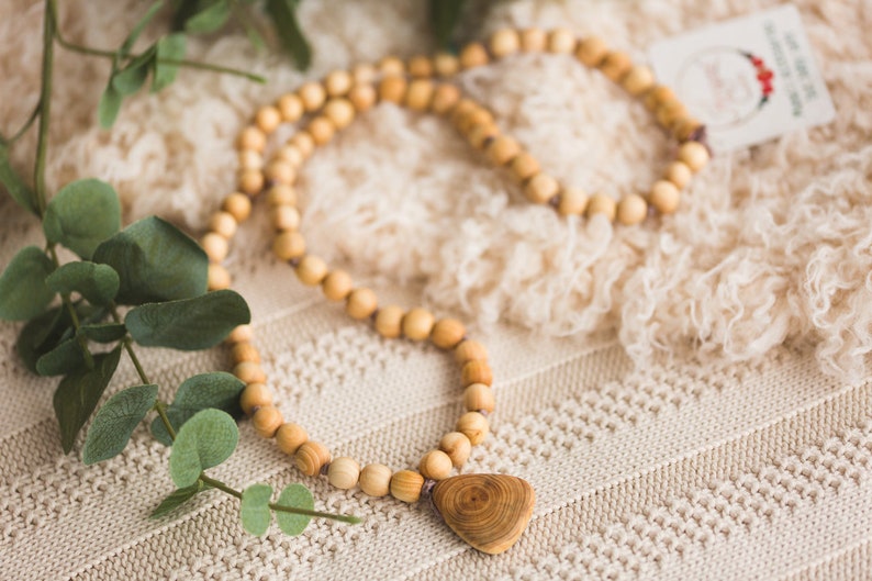 Juniper Wood Mala Nursing Necklace Breastfeeding /& Babywearing Mom Accessories Teething Jewellery Wood and Cotton Beads Kangaroo Care