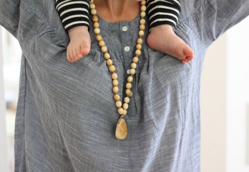 Juniper Wood Mala Nursing Necklace Breastfeeding /& Babywearing Mom Accessories Teething Jewellery Wood and Cotton Beads Kangaroo Care
