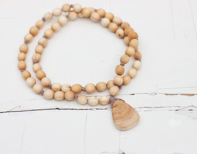 Juniper Wood Mala Nursing Necklace Breastfeeding /& Babywearing Mom Accessories Teething Jewellery Wood and Cotton Beads Kangaroo Care