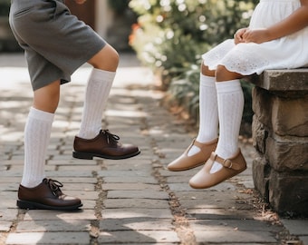 Calzini da bambina al ginocchio con motivo a pizzo: indispensabili per la scuola, comfort classico, misto cotone