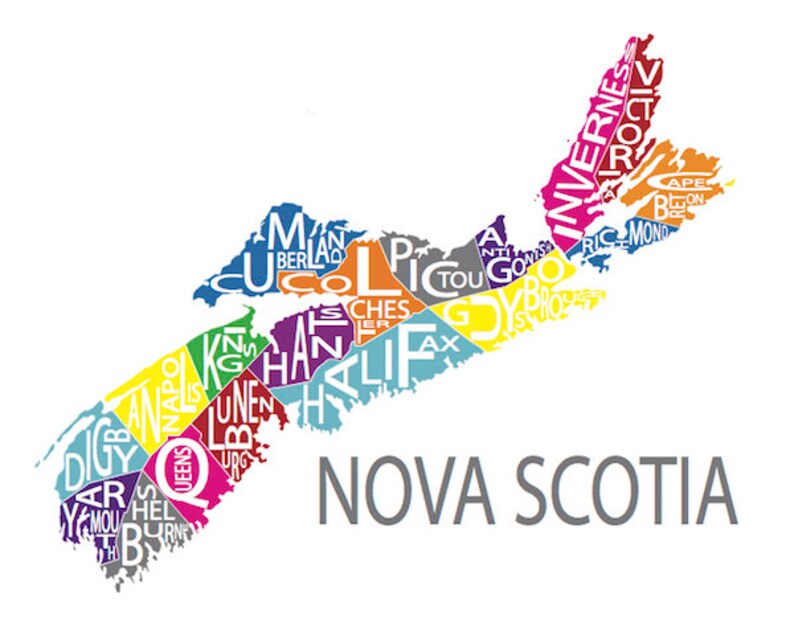 K&ouml;nnte beinhalten: Eine bunte Karte von Nova Scotia mit den Namen verschiedener St&auml;dte und Gemeinden in der Provinz. Die Karte ist wei&szlig; umrandet und der Text ist wei&szlig;.