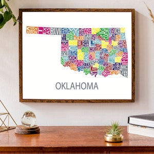 Carte typographique de l'Oklahoma | Carte de l'état des Etats-Unis | OK Carte des comtés | Carte des États-Unis | Poster de carte personnalisée | Illustration de carte personnalisée