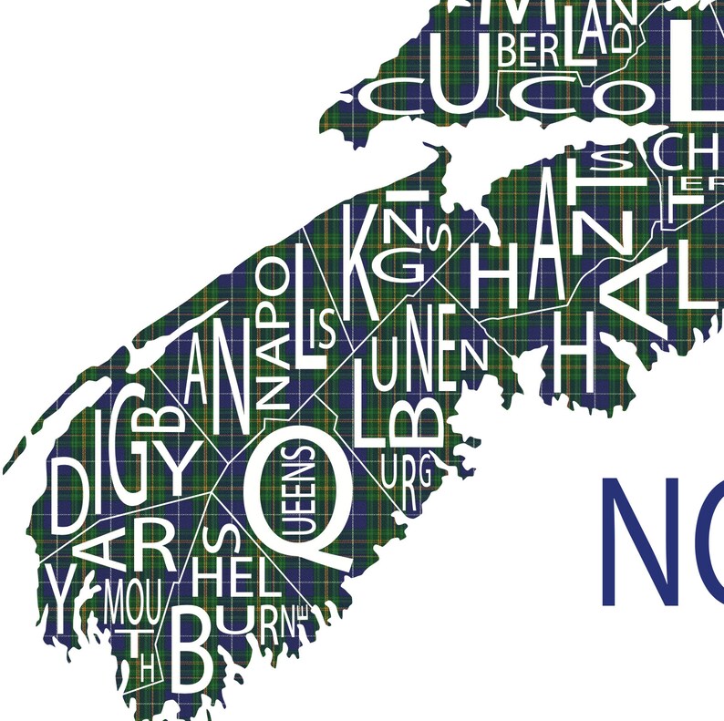 K&ouml;nnte beinhalten: Eine Karte von North Carolina in blauem und gr&uuml;nem Tartan mit den Namen der St&auml;dte und Gemeinden in Wei&szlig; gedruckt. Die Karte ist wei&szlig; umrandet und das Wort "North Carolina" ist unten rechts in Blau gedruckt.