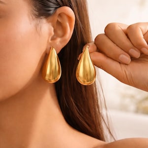 Pendientes gota dorados grandes – Joya statement minimalista – Pendientes modernos elegantes mujer