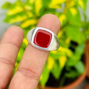 Men’s Carnelian Signet Ring – Sterling Silver Red Gemstone Ring, Vintage Style Statement Ring, Bold Handmade Jewelry Gift for Him