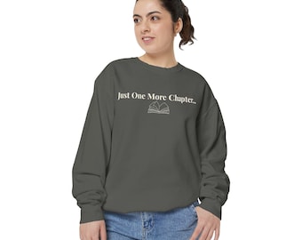 Sudadera "Just One More Chapter": Cuello redondo con colores acogedores y cómodos