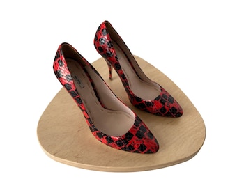 Tacones de piel de serpiente a cuadros rojos de Miu Miu
