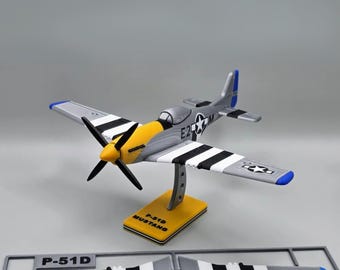 Tarjeta de kit de avión P-51D Mustang: construye tu propio modelo 3D de caza de la Segunda Guerra Mundial. Regalo de avión DIY, coleccionable de aviación y regalo para piloto.