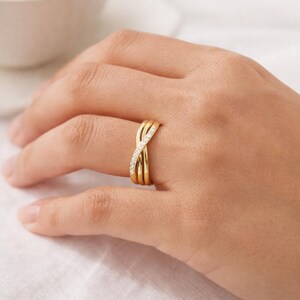 Vergulde crossover-ring, Infinity Criss Cross-band, minimalistische stapelring, sierlijke gouden beloftering voor vrouwen