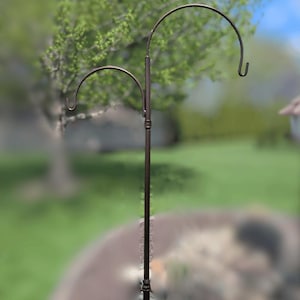 Amish-Made Solid Steel 2-Arm Shepherd’s Hook – Copper Vein Finish, Rust-Resistant Outdoor Hanger