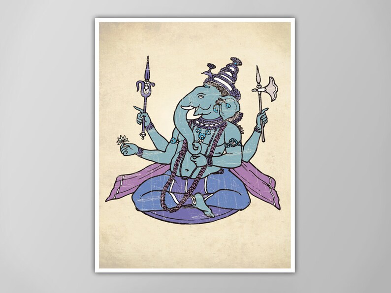 K&ouml;nnte beinhalten: Eine blaue und violette Illustration der hinduistischen Gottheit Ganesha mit vier Armen, die eine Blume, einen Dreizack, eine Axt und ein Seil halten. Er sitzt auf einer Lotusblume und hat einen Elefantenkopf.