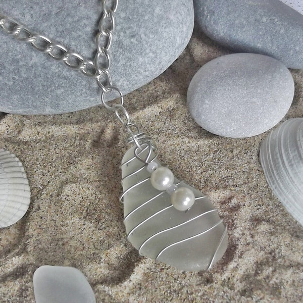 Sea glass necklace with pearls. Sea glass jewelry.