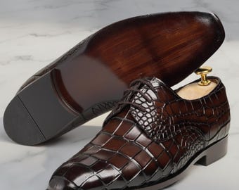 Zapatos de vestir Oxford de piel de cocodrilo repujada hechos a mano para hombre – Zapatos formales con pátina marrón – Ropa de lujo para bodas y negocios