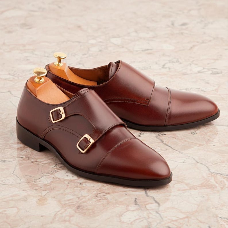 Handgefertigte beige Leder Cap Toe Doppel Monk Strap Schuhe für Herren - formelle, Hochzeit & Business Kleidung Bild 3