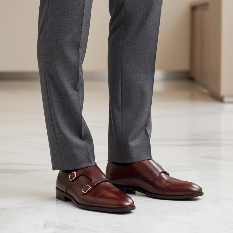 Handgefertigte beige Leder Cap Toe Doppel Monk Strap Schuhe für Herren - formelle, Hochzeit & Business Kleidung Bild 4