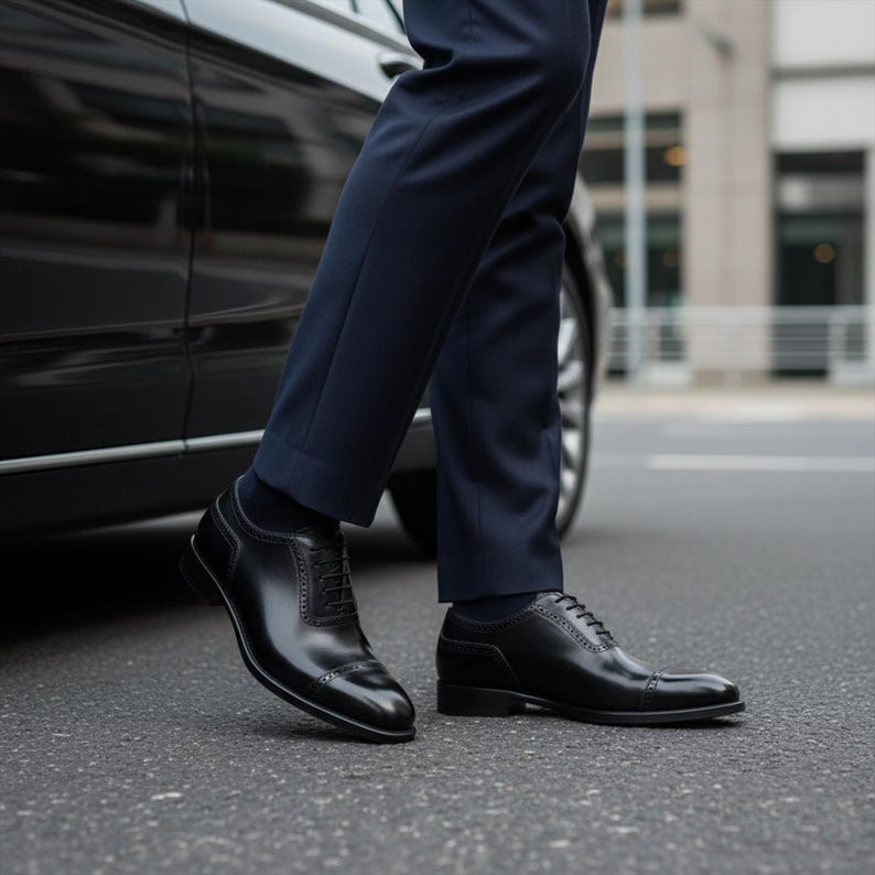 Zapatos Oxford de cuero negro hechos a mano con puntera reforzada para hombre – Zapatos de vestir tipo brogue de cuero genuino para hombre imagen 4