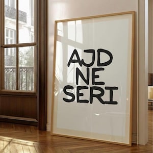 Póster "AJD NE SERI" – Decoración de pared con dicho balcánico – Póster tipográfico divertido – Regalo para amigos, cumpleaños, apartamento nuevo, mudanza