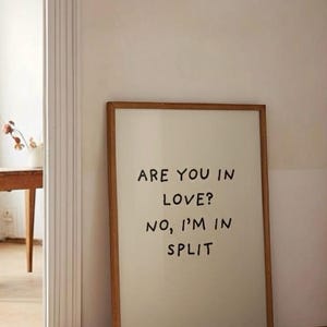 Plakat z cytatem ze Splitu | Jesteś zakochany? Nie, jestem w Splicie | Grafika ścienna z Chorwacji | Minimalistyczny druk typograficzny | Prezent z Dalmacji