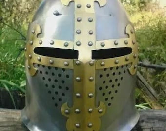 Elmo da cavaliere medievale in acciaio con croce in ottone / Elmo da crociato / Armatura indossabile per LARP e Cosplay