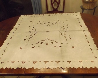 33,5" Délicieux Serviette écuyer napperon, serviette de table découpé à la main travail ajouré broderie, vintage, décor de salle à manger blanc Décor à la maison. idée cadeau