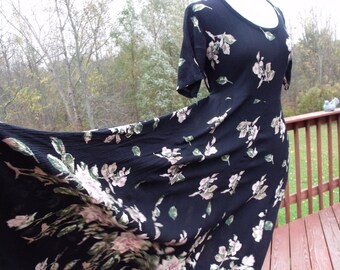 Sale vintage Women, long dress size 8  roses on black background, rayon Gift