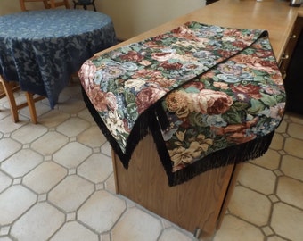 88 ", ravissant tapisserie réversible long chemin de table surdimensionné, bordeaux/vert floral, nouveau stock ancien. Beau tissu. Idée cadeau de mariage. Décoration d'intérieur