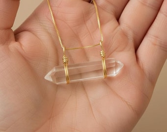 Ruwe staafketting van heldere kwarts | Vergulde helende kristallen hanger | Aqoro-sieraden