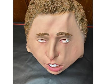 Máscara espeluznante de Napoleon Dynamite que se parece un poco a Beavis y/o Butthead también