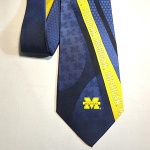 Cravatta in seta dell'Università del Michigan Wolverine Big Ten Silk