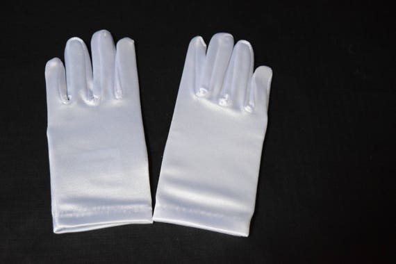 Guantes blancos para niño de tela elástica de unos 17 cm de largo en